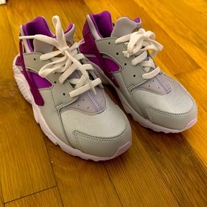 Brand New Never Worn NIKE Huarache, Size 2, Pure Platinum/Metallic Cooper